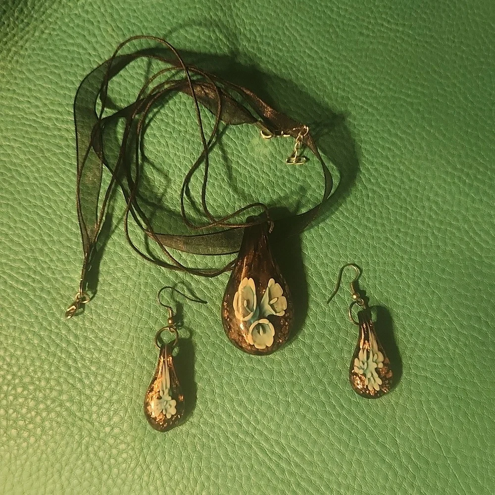 Jewelry - Picture 2 of 3